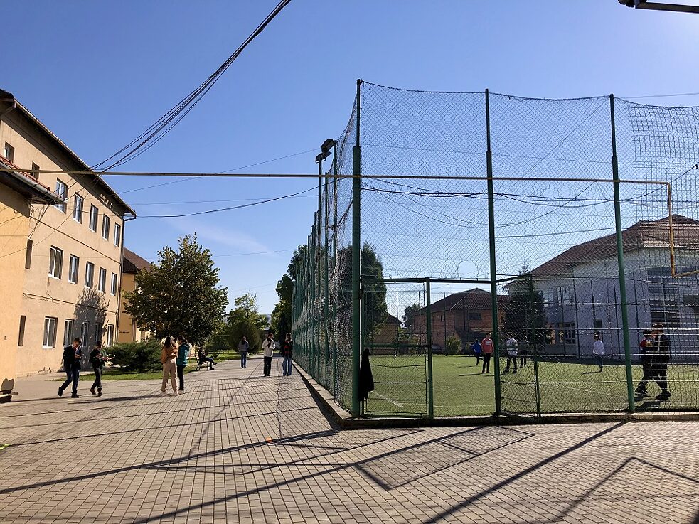 Sportplatz bei der Schule