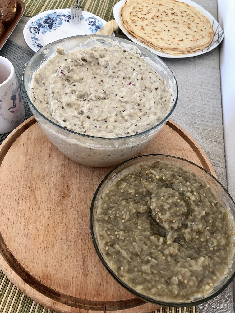 Salată de vinete – einmal mit und einmal ohne Mayo