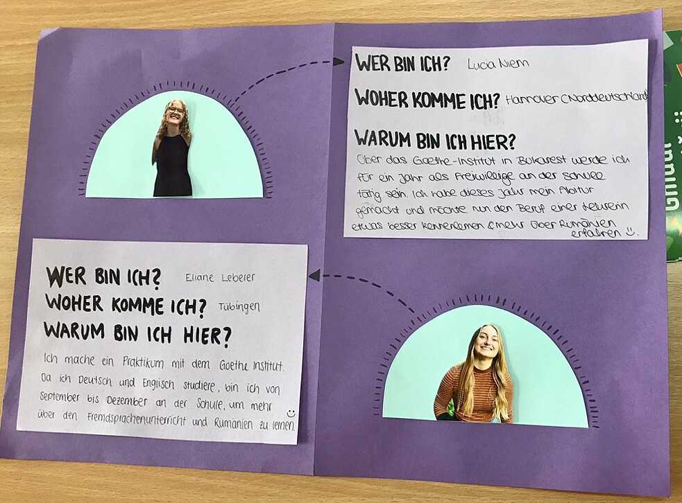 Mit einem kleinen Plakat im Lehrer*innenzimmer haben die „Kulturweit“-Freiwillige Lucia und ich uns vorgestellt