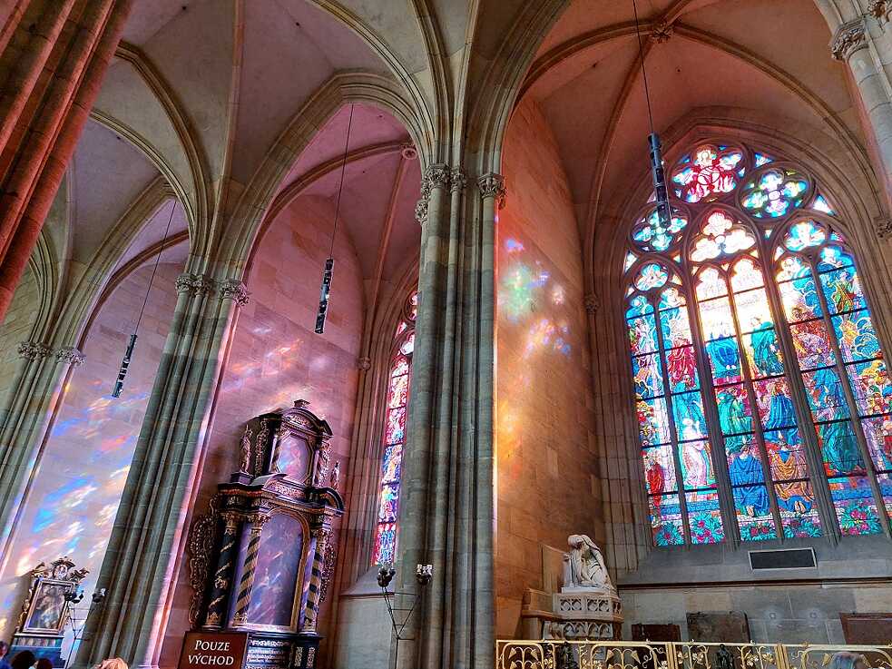 Glasfenster im Veitsdom