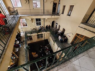 Studierenden-Bar in der Nähe des Rathauses