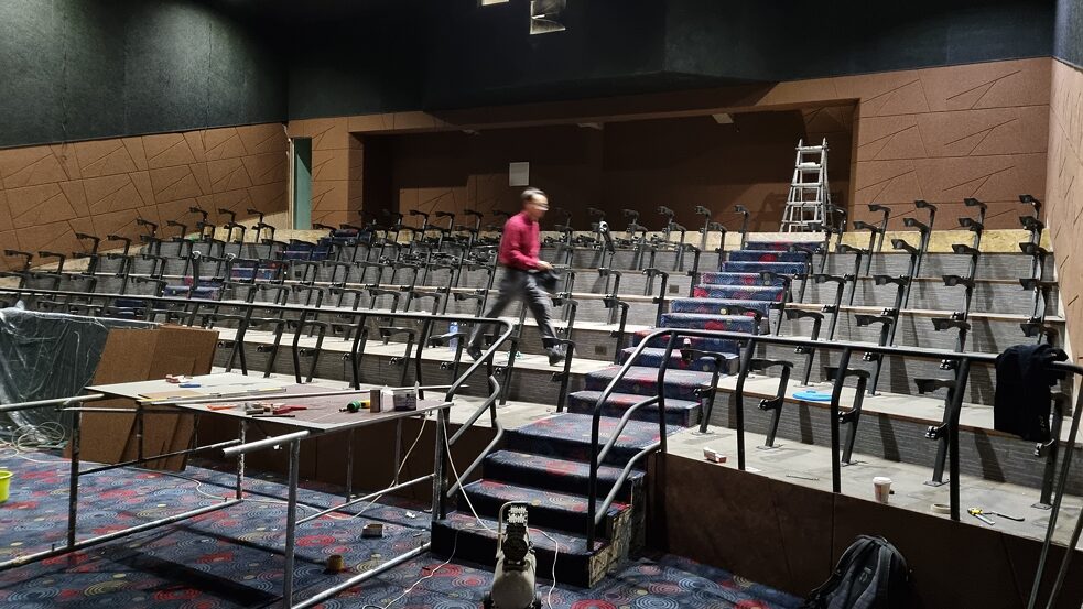 Ikhbayar im Kinosaal 