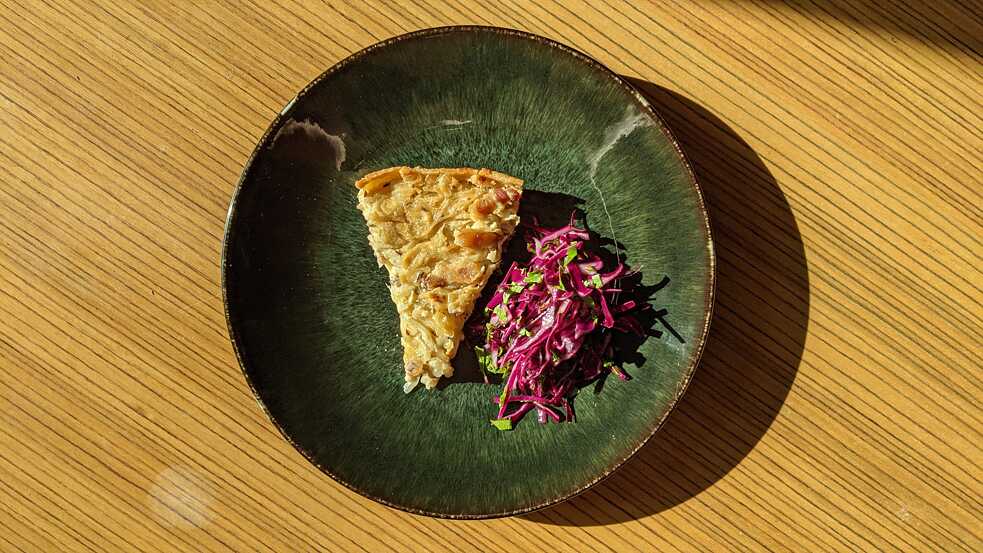 Das Bild zeigt einen Zwiebelkuchen