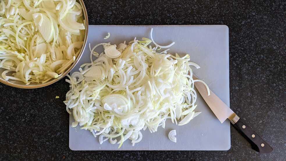 Das Bild zeigt einen Zwiebelkuchen