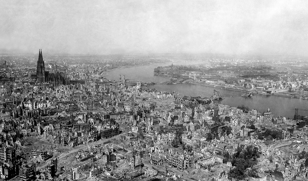 Die durch Bombenangriffe zerstörte Stadt Köln