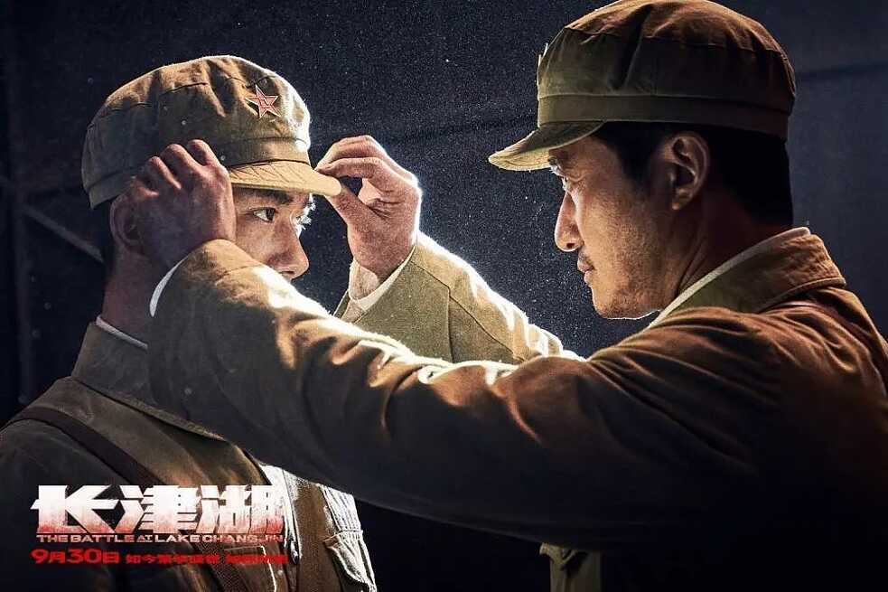 Wu Qianli (rechts, gespielt von Wu Jing) und Wu Wanli (gespielt von Jackson Yee)  