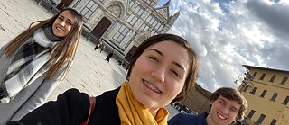 Die erprobten PASCH-Botschafter*innen Verónica, Maria Francesca und Andrea im Februar 2020 in Florenz