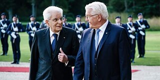 Frank-Walter Steinmeier (re.) empfängt seinen Amtskollegen Sergio Mattarella (li.) in Berlin.