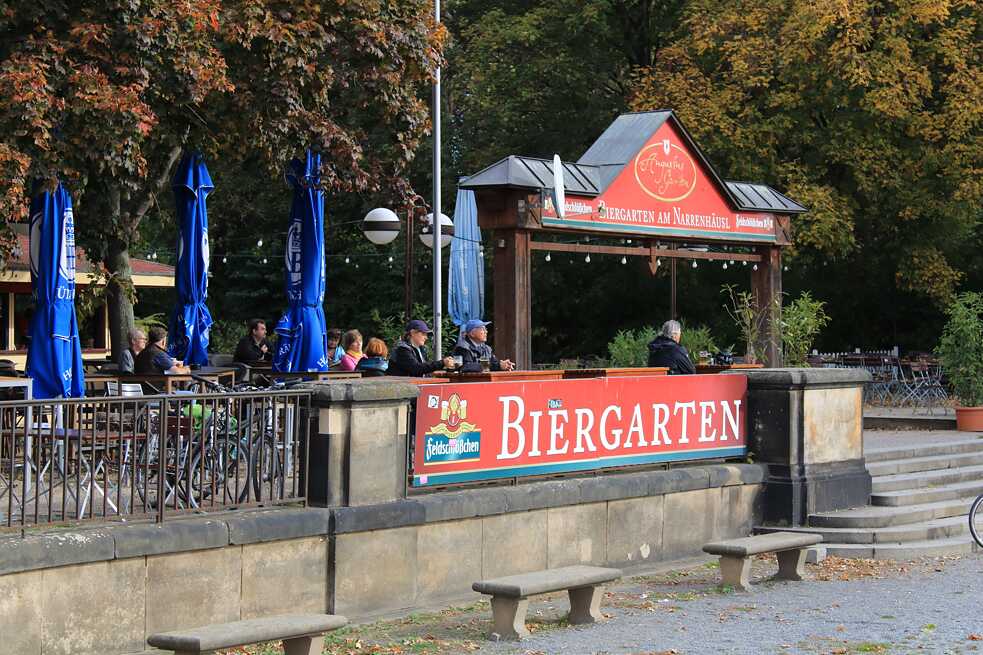 Ein Biergarten am Neustädter Elbufer