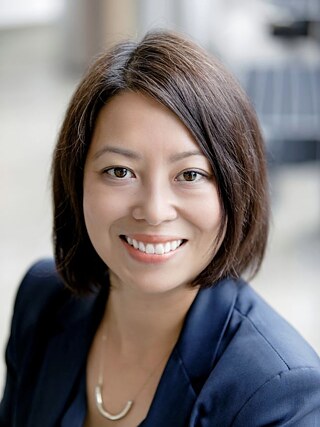 Melanie Bono kam zunächst als freie Kuratorin mit dem Goethe-Institut in Berührung. Nach Tätigkeiten in München und London ist sie derzeit für das Kulturprogramm des Goethe-Instituts Korea zuständig. 