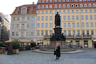 La statua di Federico Augusto II di Sassonia, nel Neumarkt