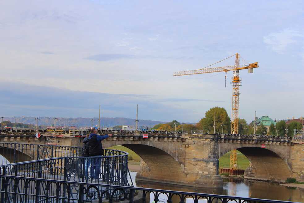 Die Augustusbrücke von der Brühlschen Terrasse aus gesehen