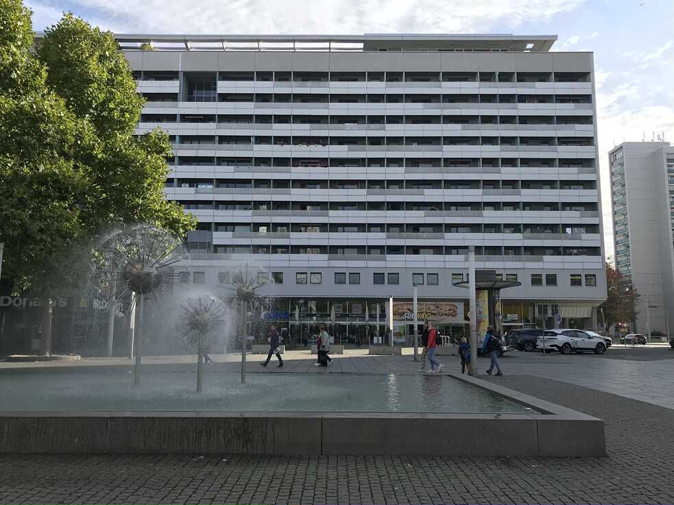 Die Prager Zeile, der gewaltige Wohnblock in der Prager Straße