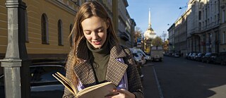 Читающий Петербург