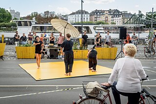 The team rehearsed their choreographies on the area with musical accompaniment in front of the eyes of interested passers-by. The response after the two-hour performance was great, reported Florian Geiger. 