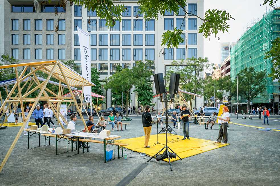 They also serve as temporary stages for cultural workers of different disciplines and directions, speakers and activists. 