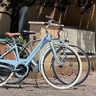 Hier die beiden Lazzaretti-Fahrräder, die du gewinnen kannst, wenn du dich für einen unserer Herbstkurse anmeldest!