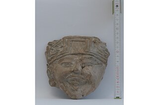 Anthropomorpher Kopf im Totonac-Stil aus der mesoamerikanisch klassischen Periode  (250-900 n. Chr.) 
