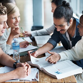 Jugendliche im Gespräch