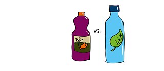 Plastikflasche und Trinkflasche