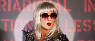 Frau mit Sonnenbrille