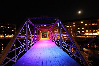 Wenn Schweden keine Lust mehr auf Dunkelheit hat… meine Lieblingsbrücke in Uppsala.