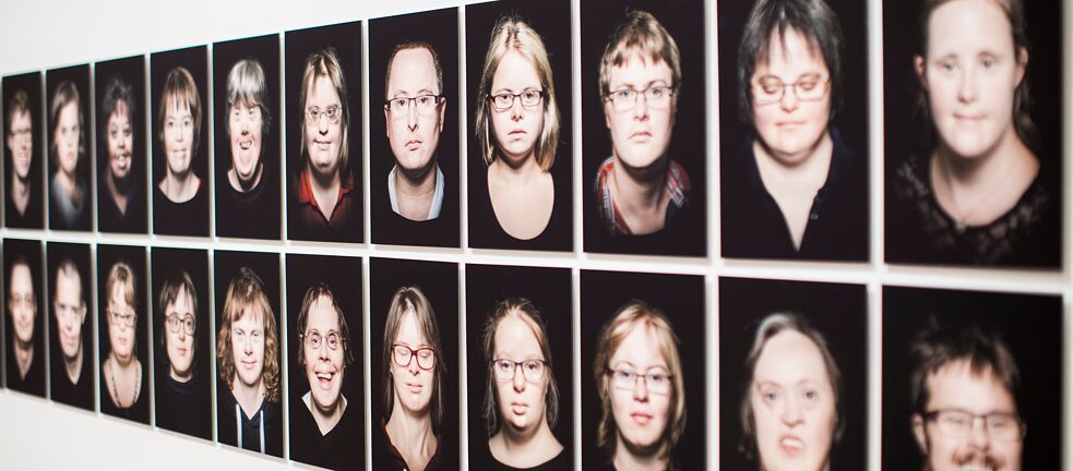 The “Touchdown” exhibition with and about people with Down syndrome was developed by Touchdown 21 in cooperation with the Bundeskunsthalle in Bonn and shown all over Germany, here in the Paul Klee Centre in 2018. 