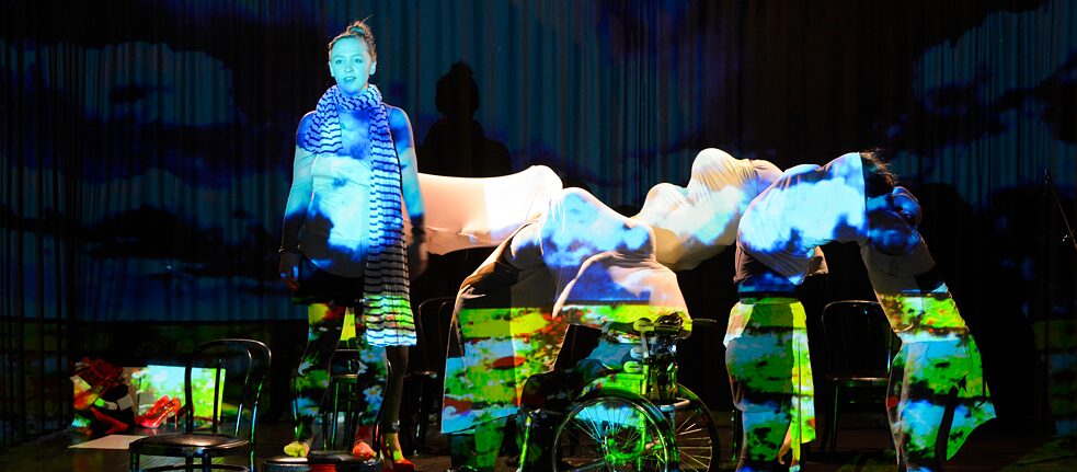 Künstler*innen mit Behinderung eine Bühne bieten: Beim Ensemble des Inklusionstheaters „Freie Bühne München“ arbeiten Künstler*innen mit geistiger, körperlicher und ohne Beeinträchtigung zusammen. Bild von einer Theaterprobe 2015.