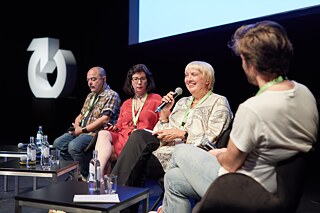 Artist Carlos Celdran, media scientist Anna Szilágyi und State Minister for Culture and Media Claudia Roth talk with moderator Thilo Jung at the 2019 Kultursymposium.