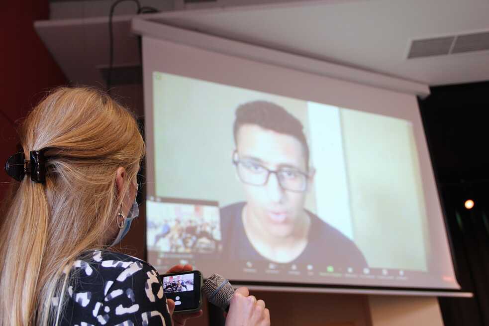 Live-Zuschaltung aus Ägypten zur Abschlussveranstaltung in Berlin