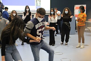 Nationale Tänze beim internationalen Kennenlernabend 