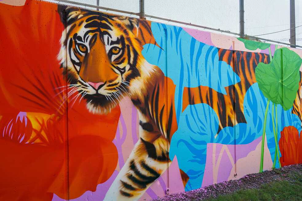 Mural von Red Swan, aka Hanna Moran und Lindy Swan