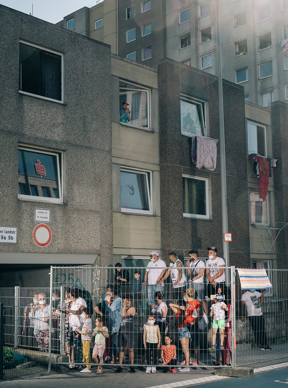 In mid-June, 120 of 700 residents of a prefabricated building in northern germany are infected with corona. The city bans all resi¬dents from leaving the housing complex, imposes a quarantine and puts up fences. Photo taken: 23.06.2020, Göttingen. 