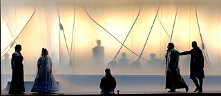 Stage production of Wagner’s opera “Tristan and Isolde” at Berlin State Opera in 2006: the opera with the endless melody is said to have been inspired by a dream of Wagner’s. © picture alliance/dpa/Monika Rittershaus