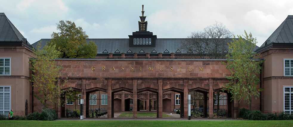 Eine Außenansicht des Museumeingangs