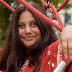 Portrætfoto af Mithu Sanyal. 