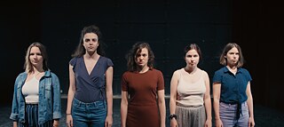 Sie alle nahmen 2015 an einem Casting teil, bei dem es zu Übergriffen kam: die fünf Darstellerinnen in Alison Kuhns neuem Film „The Case You“. Einige der damaligen Teilnehmerinnen klagen heute gegen den Missbrauch ihrer Bildrechte.
