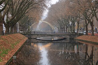 Eine der kleinen Brücken in der Königsallee