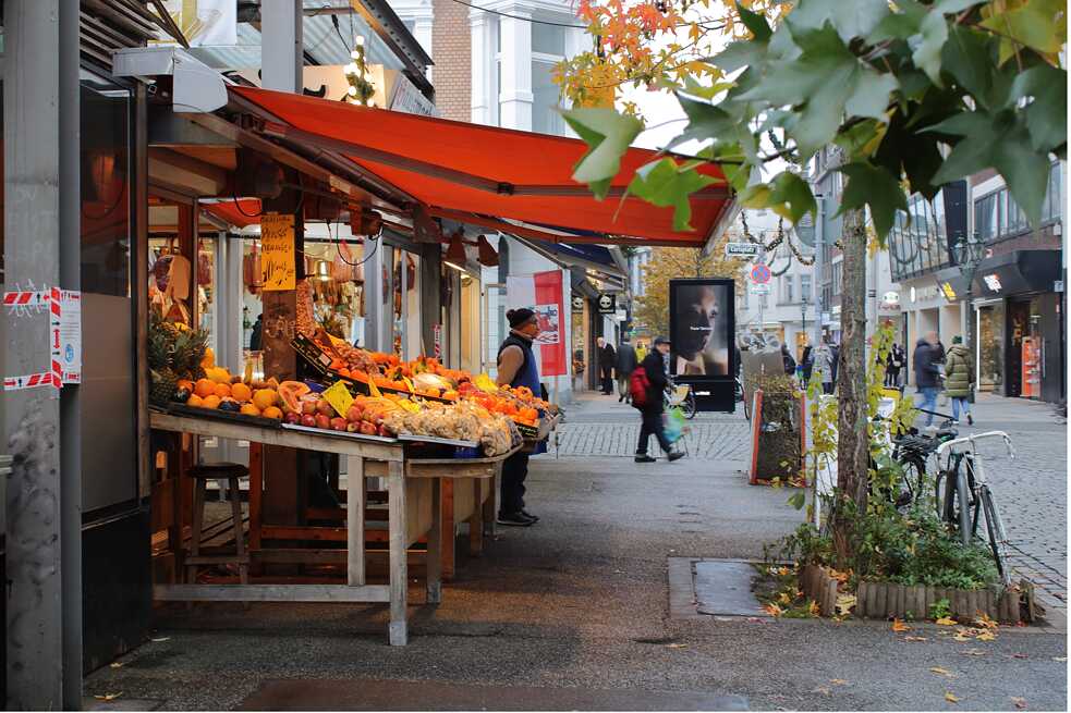 Ein Obsthändler unweit vom Carlsplatz