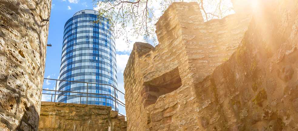 Built for the ZEISS company in the 1970s, today the Jentower is home to offices and a luxury hotel complete with gourmet restaurant on the top floors. 
