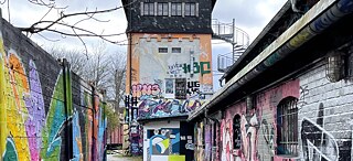 Mit bunten Graffitis zum Kunstwerk geadelt: Das Kassablanca beim Westbahnhof ist Jenas wohl bekanntester Club.
