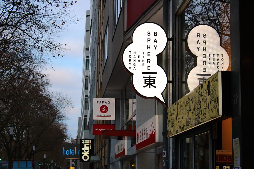 Alcune insegne di negozi giapponesi nel quartiere “Little Tokyo”