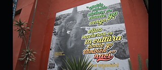 Latitude – „Museum Nullius“, Plakat-Intervention im öffentlichen Raum von Natalia Rodríguez Ramírez, Lima, 2020, Straßenansicht