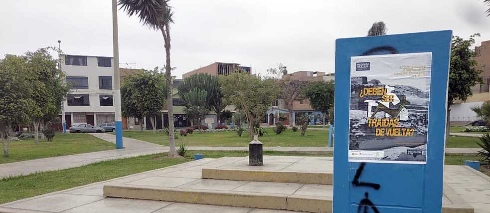 Latitude – „Museum Nullius“, Plakat-Intervention im öffentlichen Raum von Natalia Rodríguez Ramírez, Lima, 2020, Straßenansicht