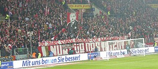 Mainz 05-Fans gedenken Eugen Salomon, Gründungsmitglied und ehemaliger Vorsitzender des Clubs, der 1942 in Auschwitz ermordet wurde.