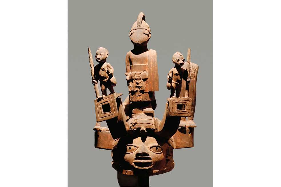 Latitude – Máscara de casco gelede de los yoruba, Nigeria