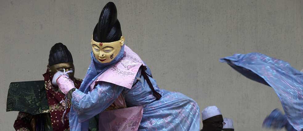 Latitude – Los bailarines interpretan la mascarada gelede en el Festival de Patrimonio Negro de Lagos, 2012.