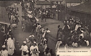 Latitude – Straßenkarneval in Thiès, Senegal, Aufnahme um 1934