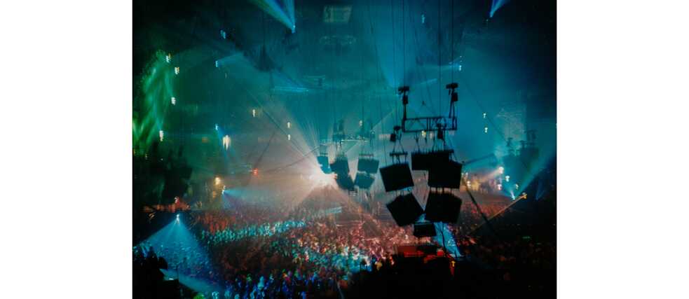 In the Ruhr region, they celebrated techno culture at a May dance with a difference: “Rave Olympia” was the slogan for Mayday 1994, at which 24,000 festival-goers partied in the Westfalenhallen in Dortmund. The Mayday events are still held on 30th April each year, with an assortment of high-profile techno DJs in their line-ups. 