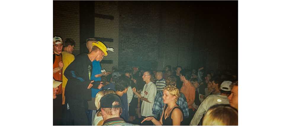 E-Werk boasted resident DJs whose fame extended far beyond Germany, including Paul van Dyk, Kid Paul, DJ Clé and DJ Disko. 